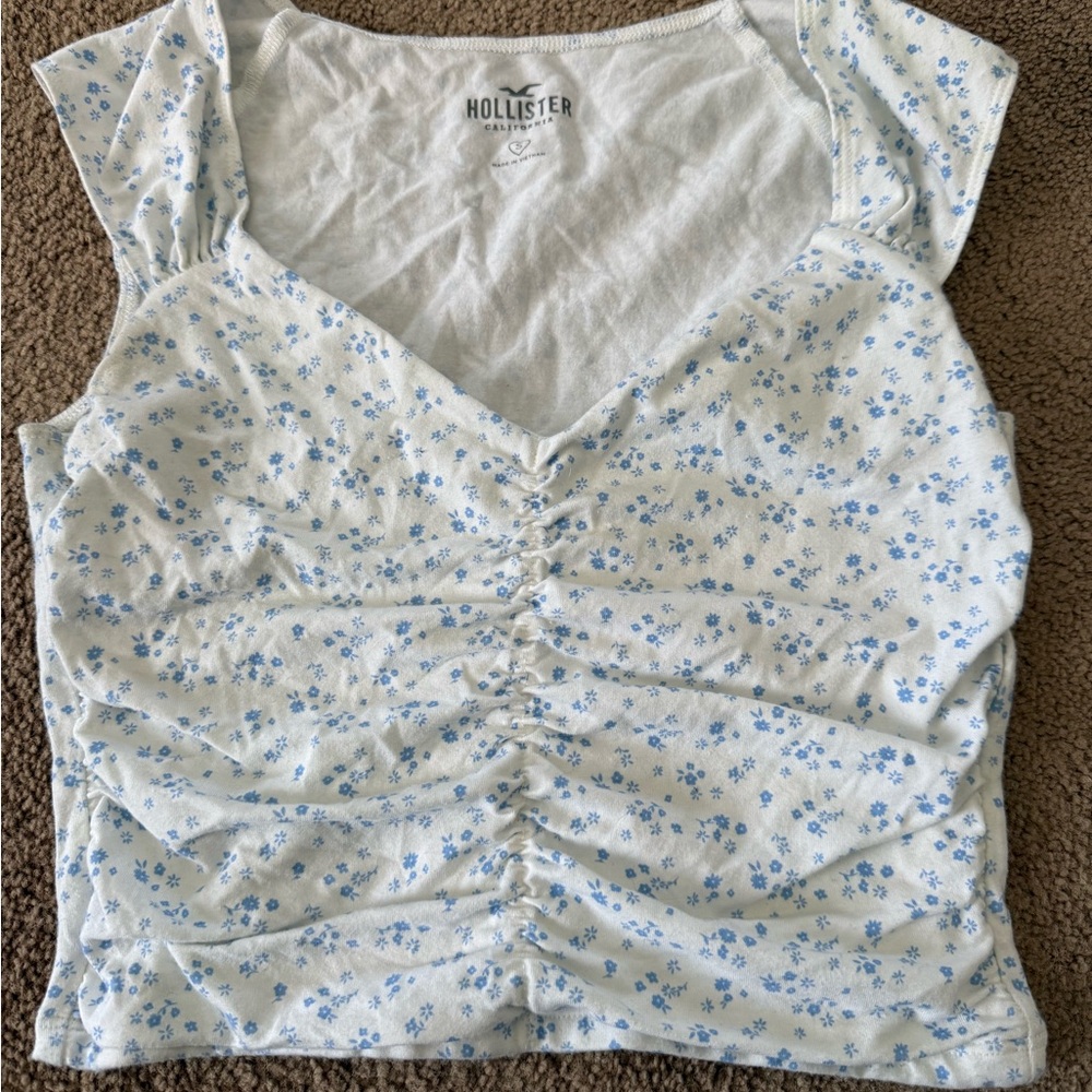 Hollister Women's White and Blue Floral Blouse